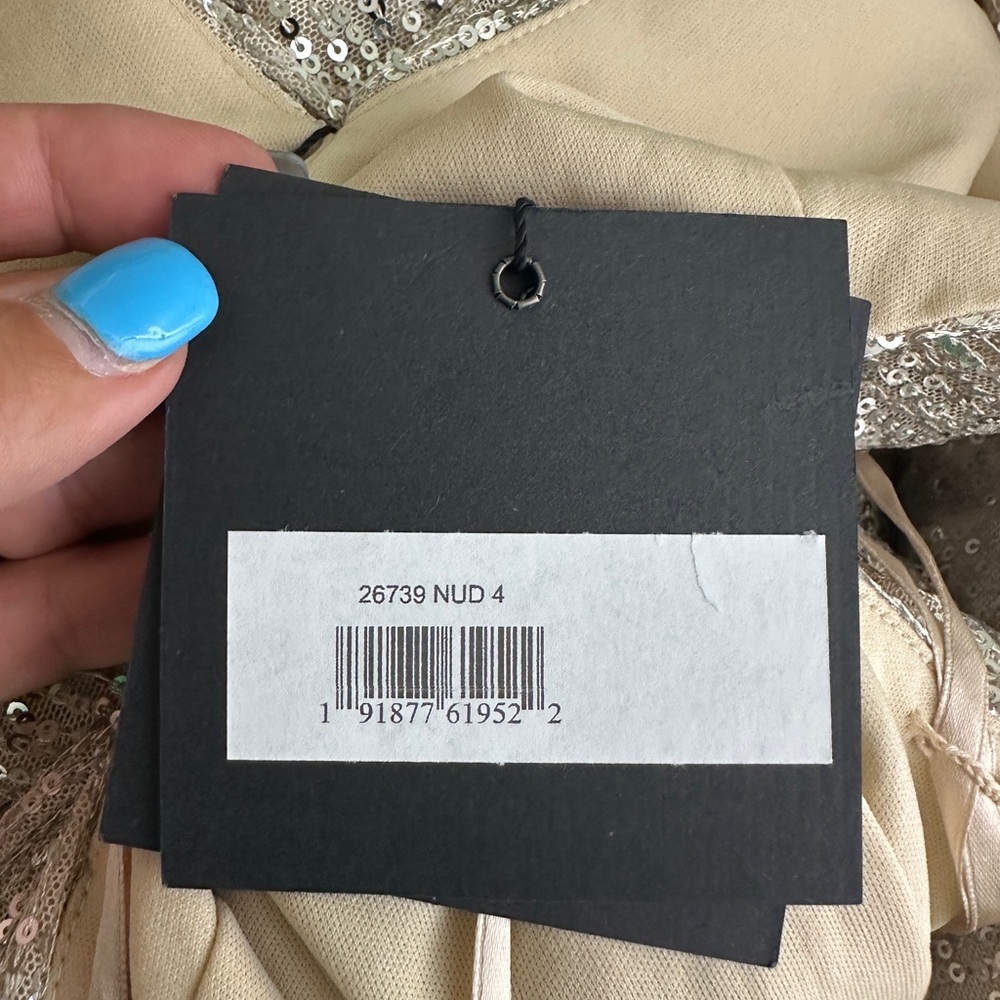 NWT Mac Duggal Silver Sequined Criss Cross Long Sleeve Gown Nude 4 - Picture 6 of 8